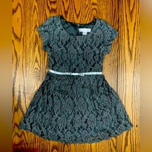 🌟ELEGANT🌟Girls dress size XS-4/5 by XHILARATION.  Lacy silver/gray overlay 💕GUC💕